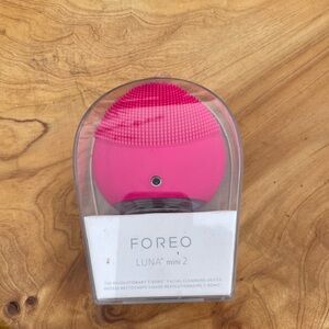 FOREO LUNA Mini 2 in Bright Pink Facial Cleansing Brush